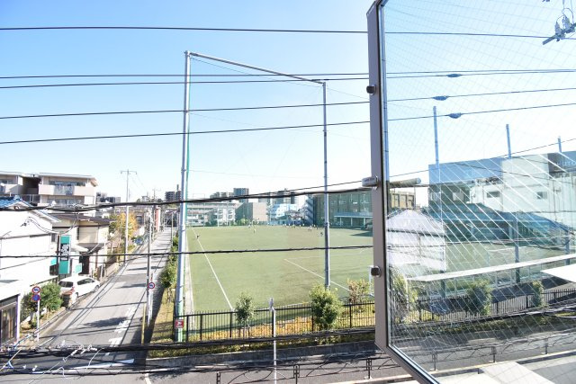 【展望】 | 葛飾区亀有２丁目　新築戸建 | 延床面積87.28㎡の３LDK＋P！17.4帖のLDKには床暖房も完備しております。省エネ高効率給湯器や宅配BOXも採用致しました。
