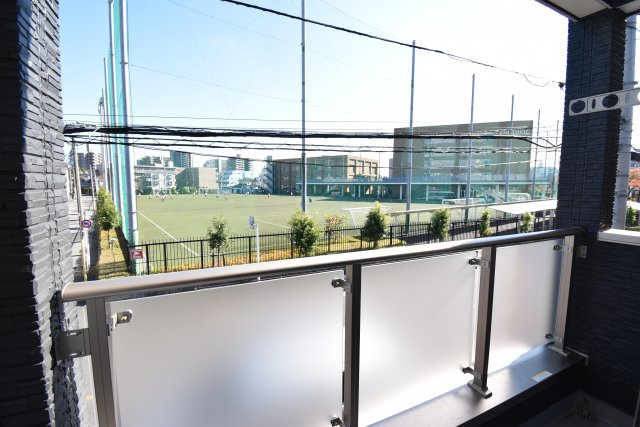 【展望】 | 葛飾区亀有２丁目　新築戸建 | 延床面積87.28㎡の３LDK＋P！17.4帖のLDKには床暖房も完備しております。省エネ高効率給湯器や宅配BOXも採用致しました。
