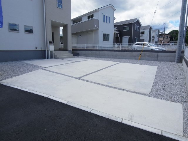 新築　北群馬郡榛東村新井第4　Livele Garden.S　7号棟の駐車場|現地写真　駐車スペース並列3台分可能です！					
