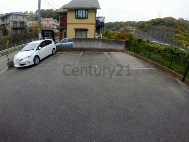 【駐車場】 | ルミエール鴬の森