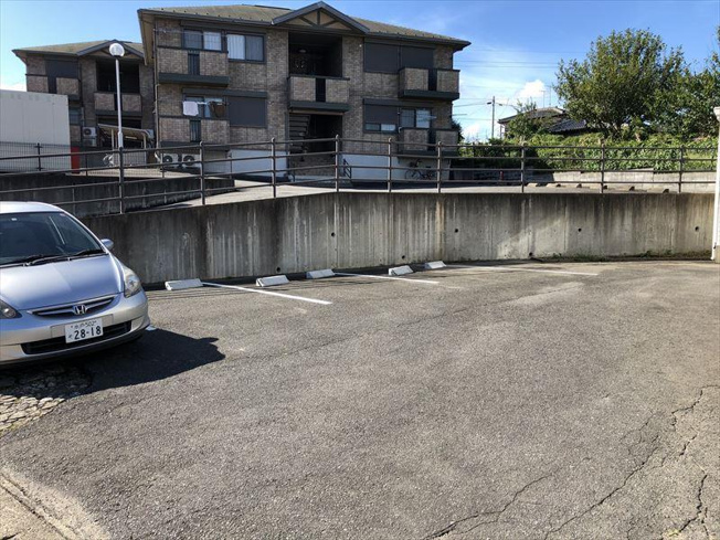 【駐車場】