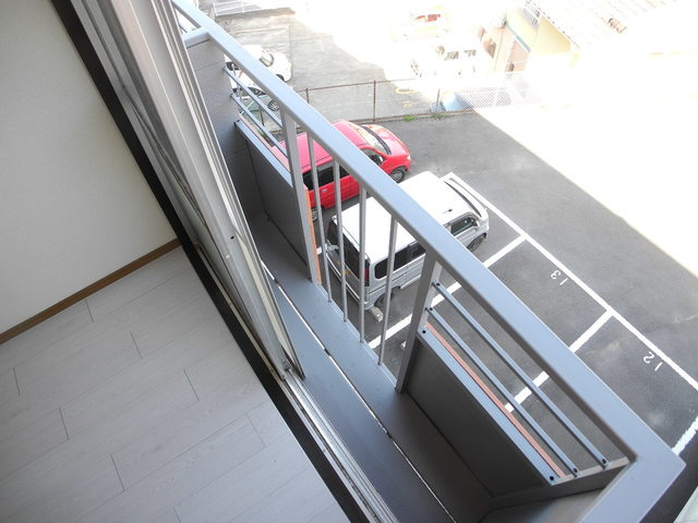 シャトル石神のバルコニー