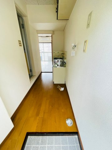 シャトル石神の玄関|洗濯機置き場室内