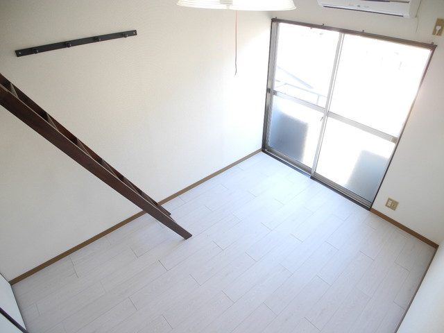 シャトル石神の洋室