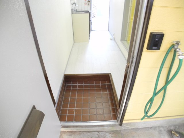 ハイツエコーの玄関