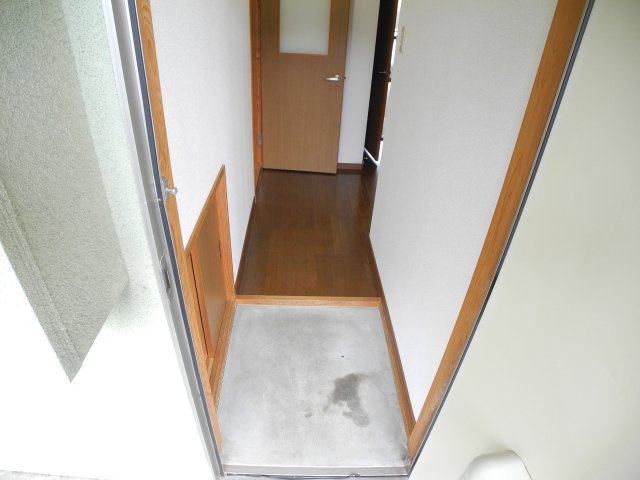 ハイツ吉和Ⅰの玄関|※左右反転タイプの間取りです※