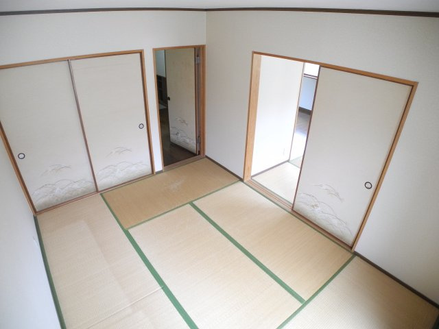 ハイツ吉和Ⅰの和室|※左右反転タイプの間取りです※