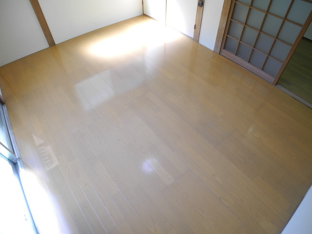 カリーナ立岩二番館の居間・リビング