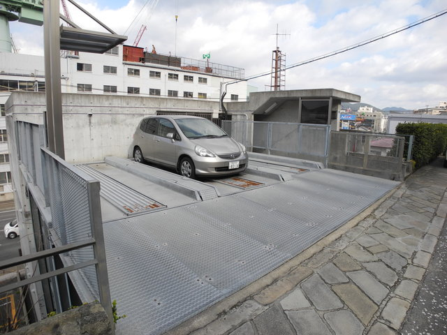 アミティ南山手の駐車場