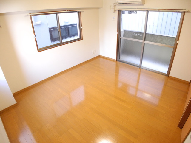 グリーンコート樺島の居間・リビング