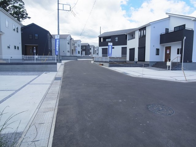 新築　北群馬郡榛東村新井第4　Livele Garden.S　5号棟の前面道路含む現地写真|現地写真　北側接道幅員約6ｍ	