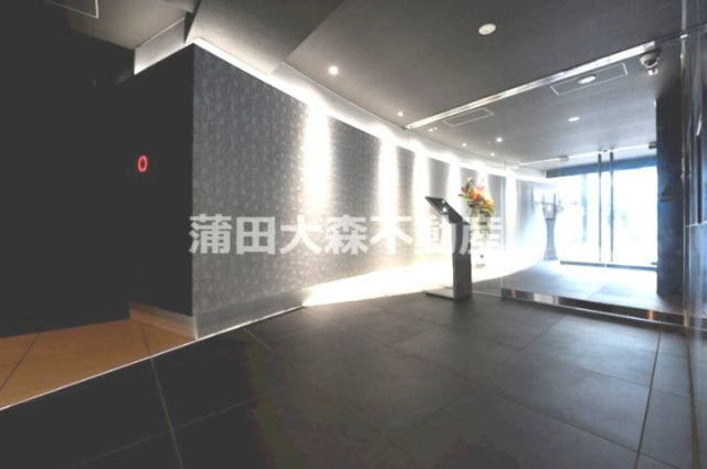 アークマーク梅屋敷アジールコートのエントランス