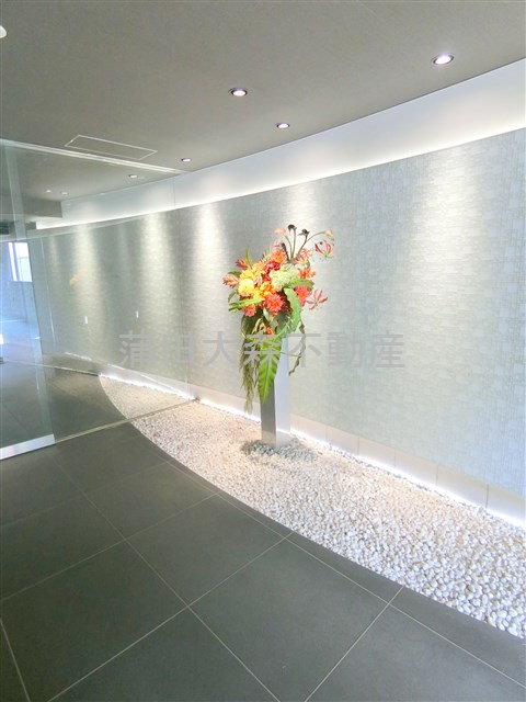 アークマーク梅屋敷アジールコートのエントランス