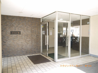 【エントランス】 | タイル敷きの大変キレイなエントランスです。
