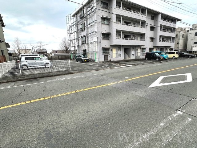 パークハイツ宮下の駐車場