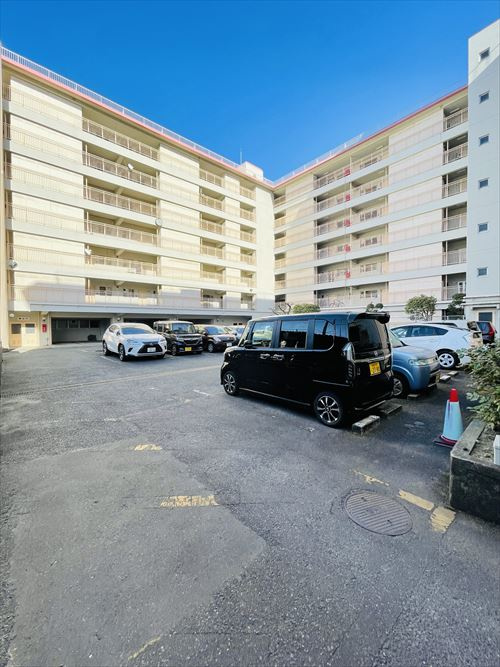 ローレルハイツ高宮の駐車場