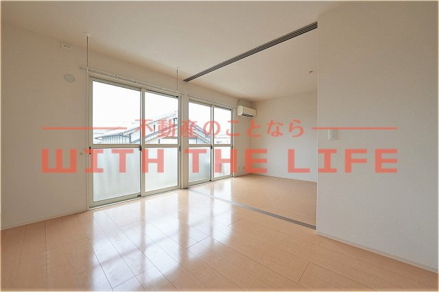 ガーデンヒルズ荒木【キャッシュバック対象】の居間・リビング|おしゃれなリビングです