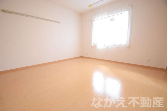 【寝室】 | 広くて明るい寝室