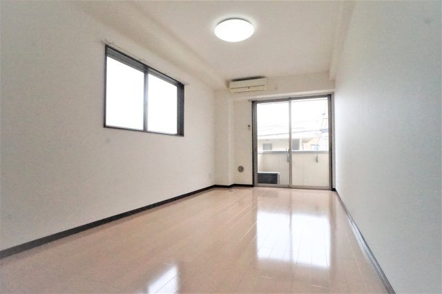 KANENARI和光前原の居間・リビング|角部屋ではありません