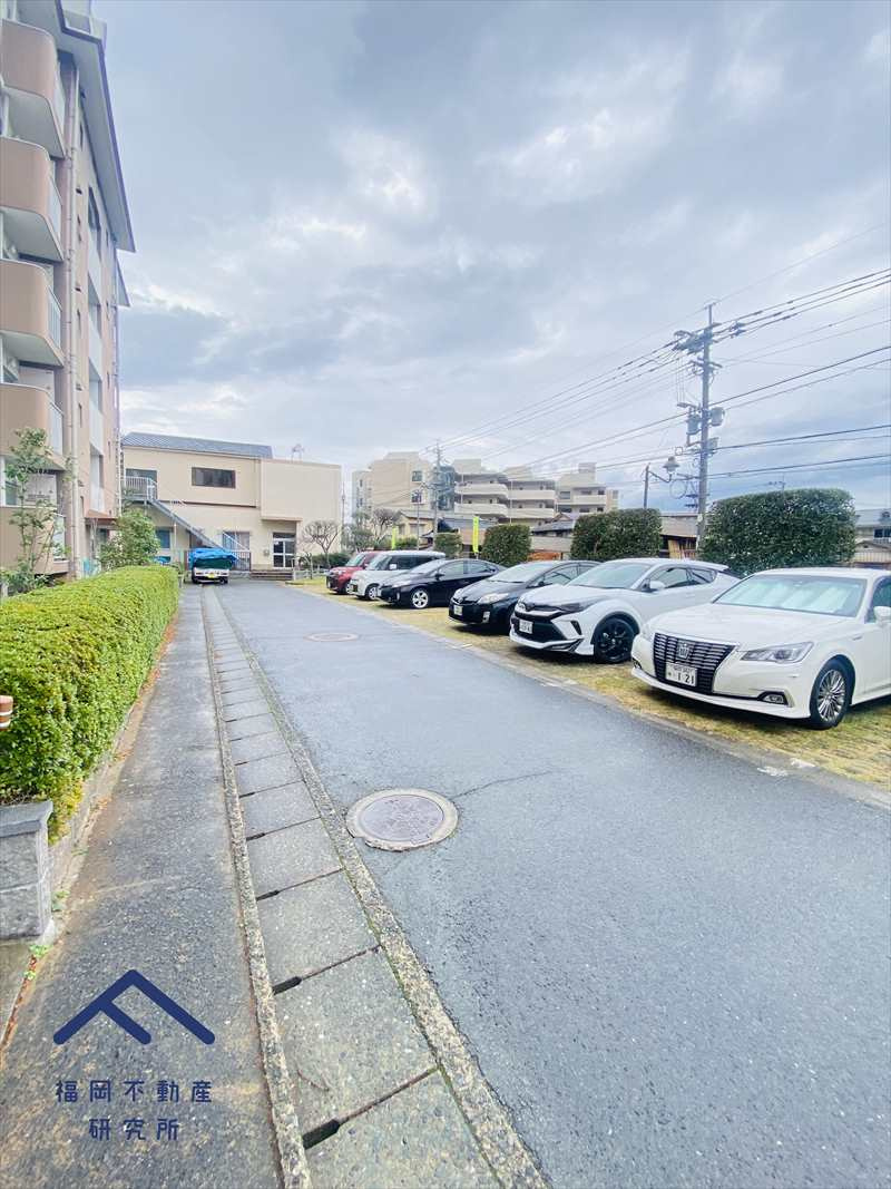 梅ヶ崎ハイツの駐車場