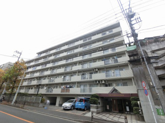 【外観】 | 総戸数７５戸、昭和６２年９月築、管理人は日勤勤務につき管理体制良好です♪