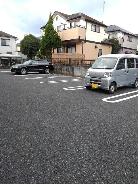 シャンラフレシールの駐車場