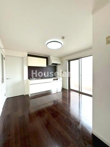 カムロビルの居間・リビング