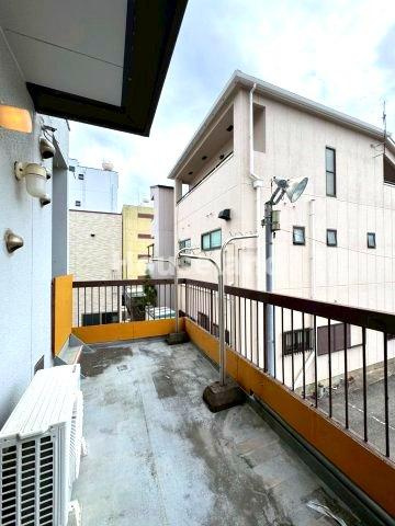 カムロビルのバルコニー