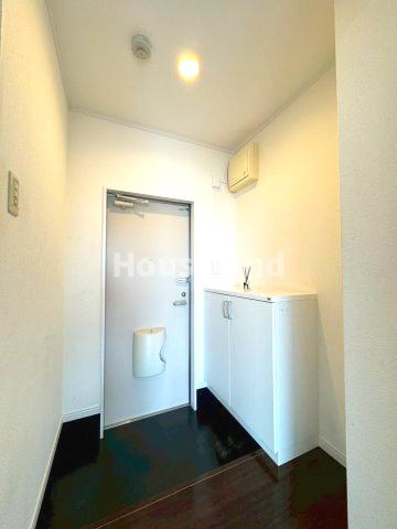 カムロビルの玄関