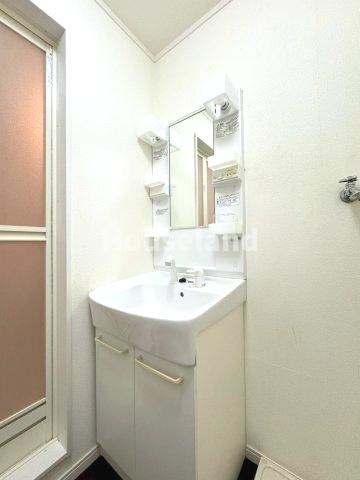 カムロビルの独立洗面台