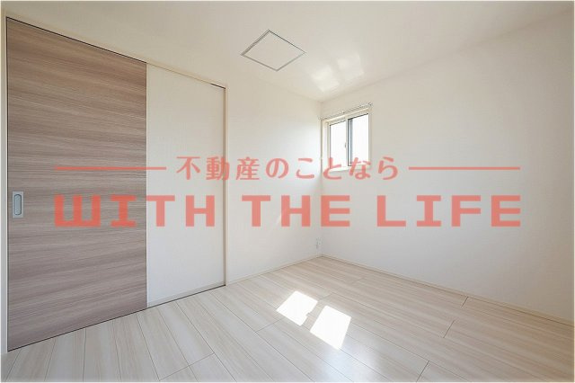 オッツ梅満Ⅱ【10，000円キャッシュバック対象物件】の洋室|明るい洋室です