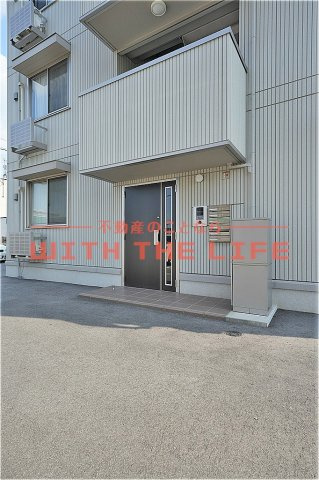 オッツ梅満Ⅱ【10，000円キャッシュバック対象物件】のエントランス|落ち着いたエントランスです