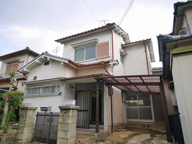 南京終町3丁目テラスハウスの外観|キレイな外観です。