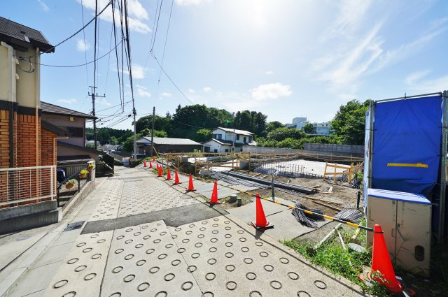 【横浜市旭区今宿南町1822-2新築戸建て】★仲介手数料無料★（今宿南小学校・今宿中学校）の前面道路含む現地写真