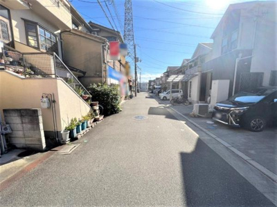 【前面道路含む現地写真】 | 江瀬美町中古一戸建て | 小学校・中学校まで徒歩10分以内のお子様の通学も安心の立地！