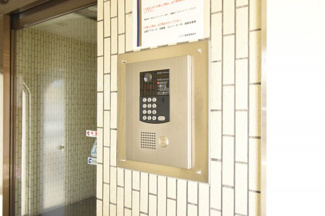 【エントランス】 | 安全に配慮されたオートロックマンションです♪室内ＴＶモニタ付インターホンで来訪者を確認できます