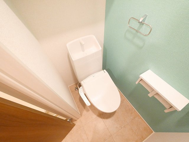 クレメント東九条Ａのトイレ|ゆったりとした空間のトイレです