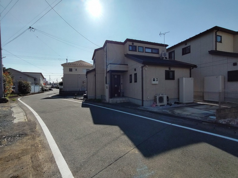 高崎市大八木町　中古住宅の前面道路含む現地写真