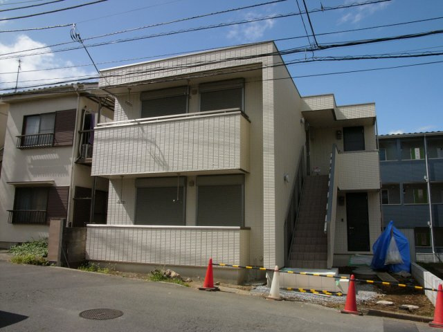 アフロディーテのエントランス|立地は閑静な住宅街