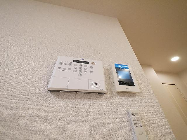クレメント東九条Ｂのセキュリティ|お顔が見えるモニター付きインターホン