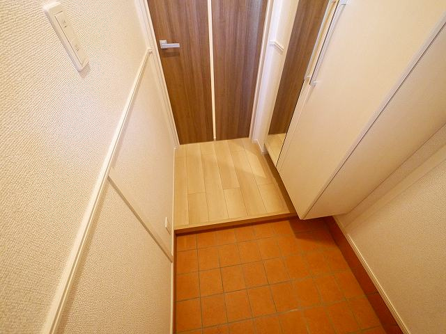 クレメント東九条Ｂの玄関|ゆったりとした玄関です