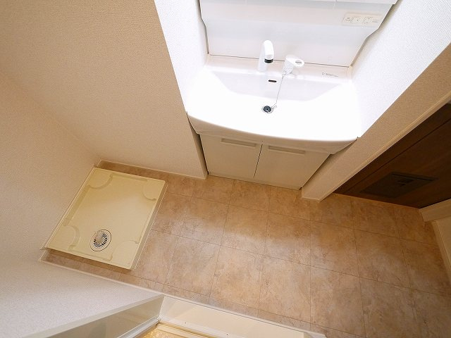 クレメント東九条Ｂの独立洗面台|朝の身支度には欠かせない独立洗面化粧台