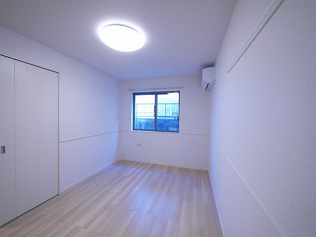 クレメント東九条Ｂの寝室|明るい洋室です