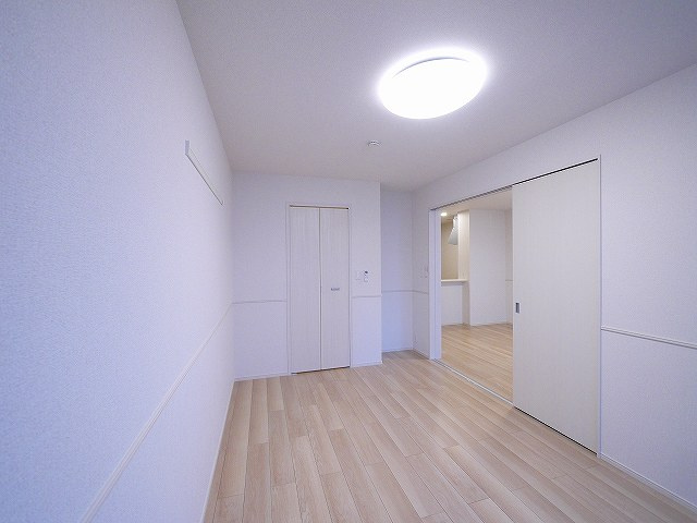 クレメント東九条Ｂの洋室|明るい洋室です