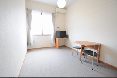 【内装】 | ＴＳＵＲＵＭＡＫＩ | 同タイプのお部屋の写真です。１階はフローリング、２階はカーペットになります。