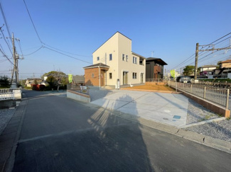 【前面道路含む現地写真】