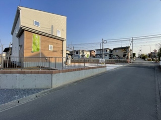 【前面道路含む現地写真】