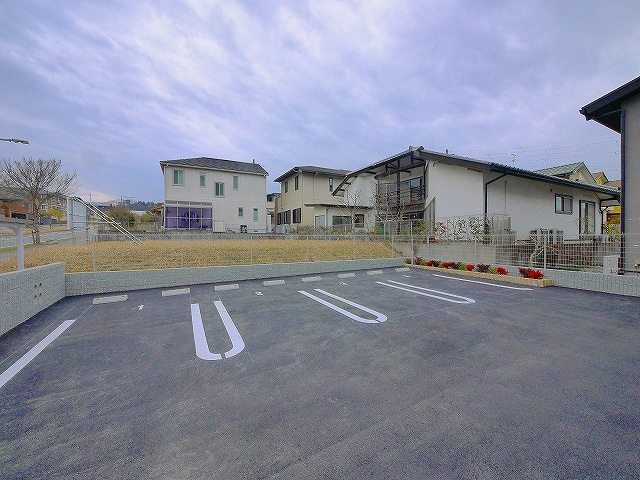 クール・ド・リリーの駐車場