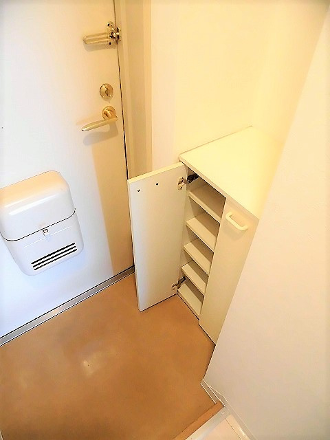出浦マンションの収納|※別部屋のイメージ写真です。
