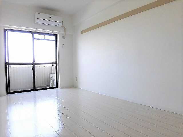 出浦マンションの居間・リビング|※別部屋のイメージ写真です。